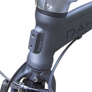 Zwarte KLICKfix balhoofdbuisadapter voor fiets, compatibel met stuur- en accessoiresystemen, zichtbaar in de afbeelding.