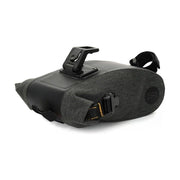 Zadelhoes van Selle Royal met waterdichte zadeltas van Selle San Remo, geschikt voor fietszadels en ideaal voor onderweg.