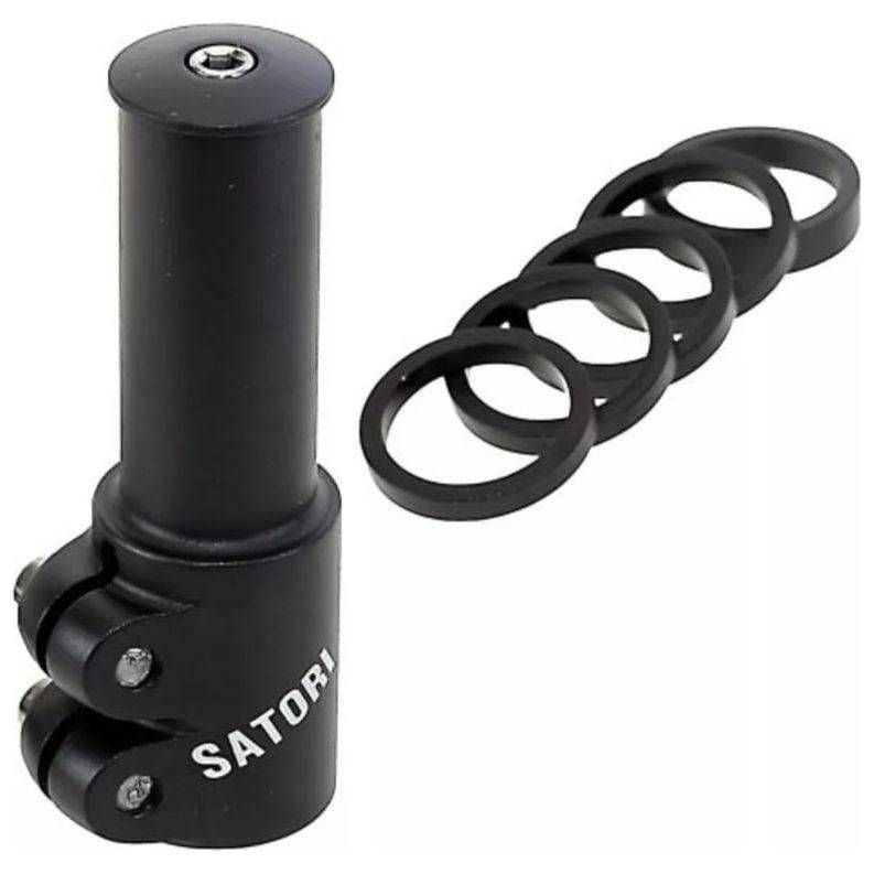 Zwarte Satori stuurpenverlenger 1-1/8" voor fietssturen, versterkt en verlengt het stuur voor comfortabelere rijpositie.