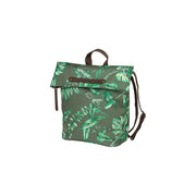 Basil Ever-Green fietsrugzak met waterafstotende stof en hook-on systeem, 40% gerecycled PET, zwarte kleur