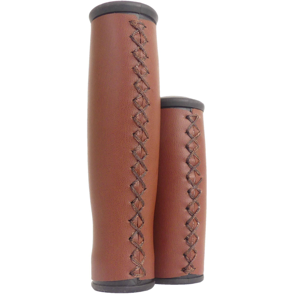 Edge City handvatset van kunstleer in donkerbruin, 135/92 mm, geschikt voor meubels en decor.
