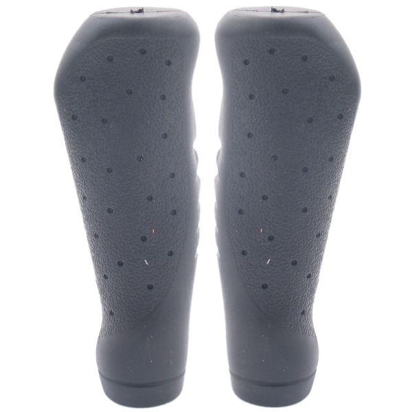 Zwarte Edge Ergo Basic 135 mm handvatset, comfortabele handvatten voor fietsen of gereedschap, op een witte achtergrond.