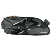 Zwarte SKS Explorer Exp. zadeltas van 13 liter met spatbord voor bikepacking fietsen, waterbestendig en robuust ontwerp.