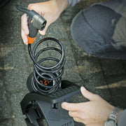 Aluminium SKS Airstep voetpomp met manometer voor het oppompen van banden en lucht.