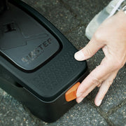 Aluminium SKS Airstep voetpomp met manometer voor het oppompen van banden, stevig en gebruiksvriendelijk.