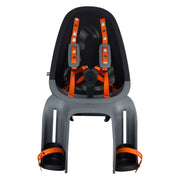 Donkergrijs Qibbel Air Nijntje achterzitje voor fiets met dragerbevestiging, comfortabel en veilig voor kinderen.