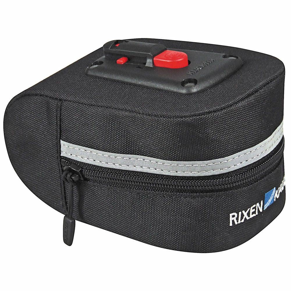Zwart KLICKfix Micro 100 zadeltas van 0,8 liter met bevestigingsriem voor fietsaccessoires, zichtbaar met gesloten klep