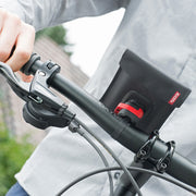 Zwart KLICKfix Phonebag Light M met Quad Mini Adapter voor telefoonhoesjes, zichtbaar met bevestigingsclip en beschermhoes