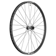 Zwart 29-inch DT Swiss E1900 Spline 30 Boost MTB voorwiel met disc rem en aluminium velg.