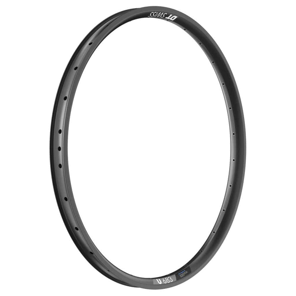 Zwarte DT Swiss 27.5 inch velg voor mountainbikes met 32 spaaks, 14 mm naaf, 35 mm breedte, geschikt voor ATB gebruik.