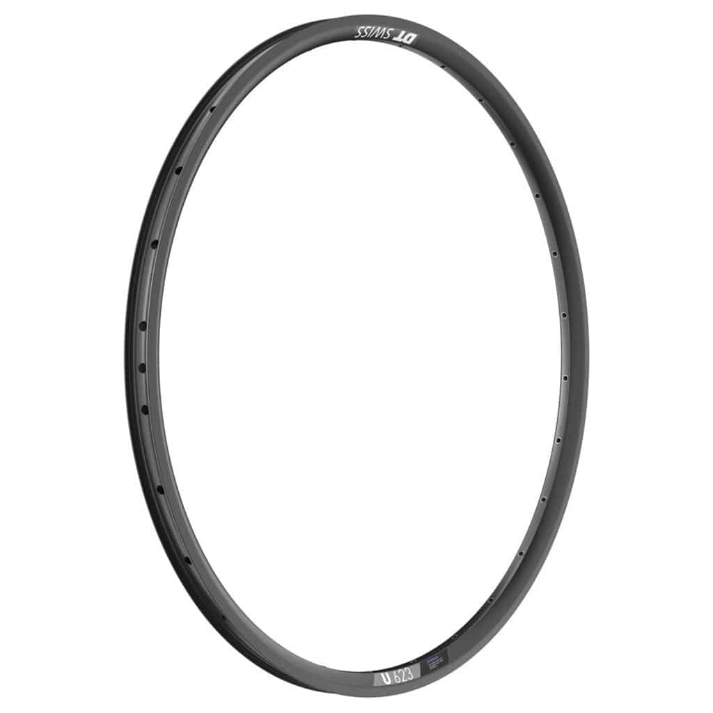 Zwarte 29-inch DT Swiss U623 aluminium velg met 28 spaken en discremmen, 25mm breed, geschikt voor mountainbikes.