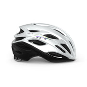 MET Estro Mips racefiethelm met ventilatieopeningen en verstelbare riem, ontworpen voor comfortabel en veilig fietsen.
