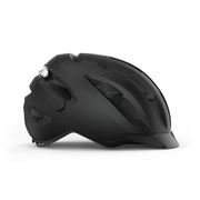 MET Urbex Mips e-bike helm met ventilatiegaten en verstelbare riem, geschikt voor veilig fietsen op de e-bike.