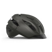 E-bike helm MET Urbex Mips met ventilatiegaten en verstelbare riem, ontworpen voor veilig fietsen.