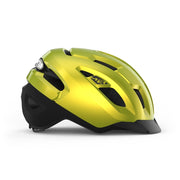 MET E-bike helm Urbex Mips met ventilatieopeningen en verstelbare riem, ontworpen voor comfortabel en veilig fietsen.