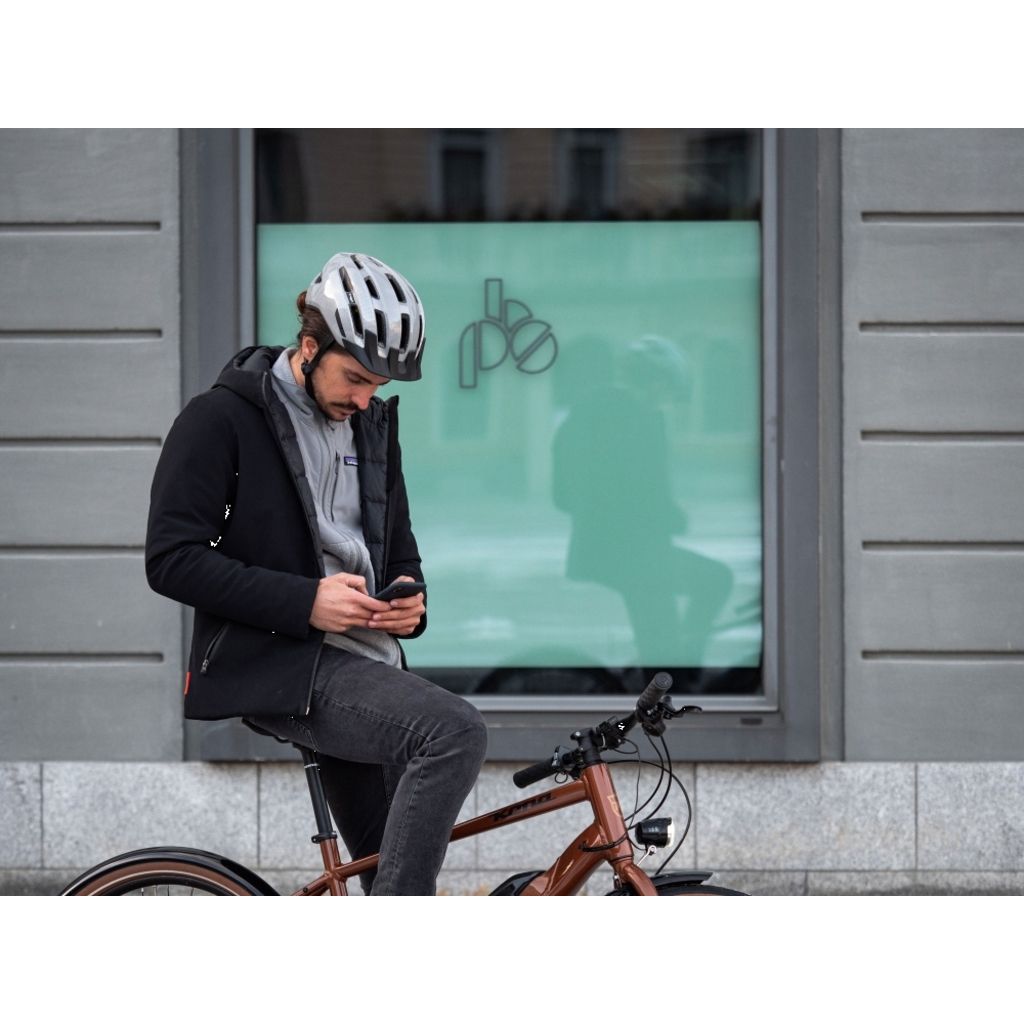MET MTB helm Downtown met ventilatiegaten en verstelbare riem, geschikt voor mountainbiken en outdoor avonturen