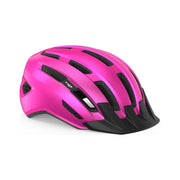 MET MTB fietshelm Downtown met ventilatiegaten en stevige pasvorm, geschikt voor mountainbiken en outdoor avonturen.