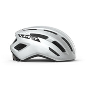 Racefiets helm MET Miles met aerodynamisch ontwerp en ventilatiegaten, geschikt voor wielrenners.