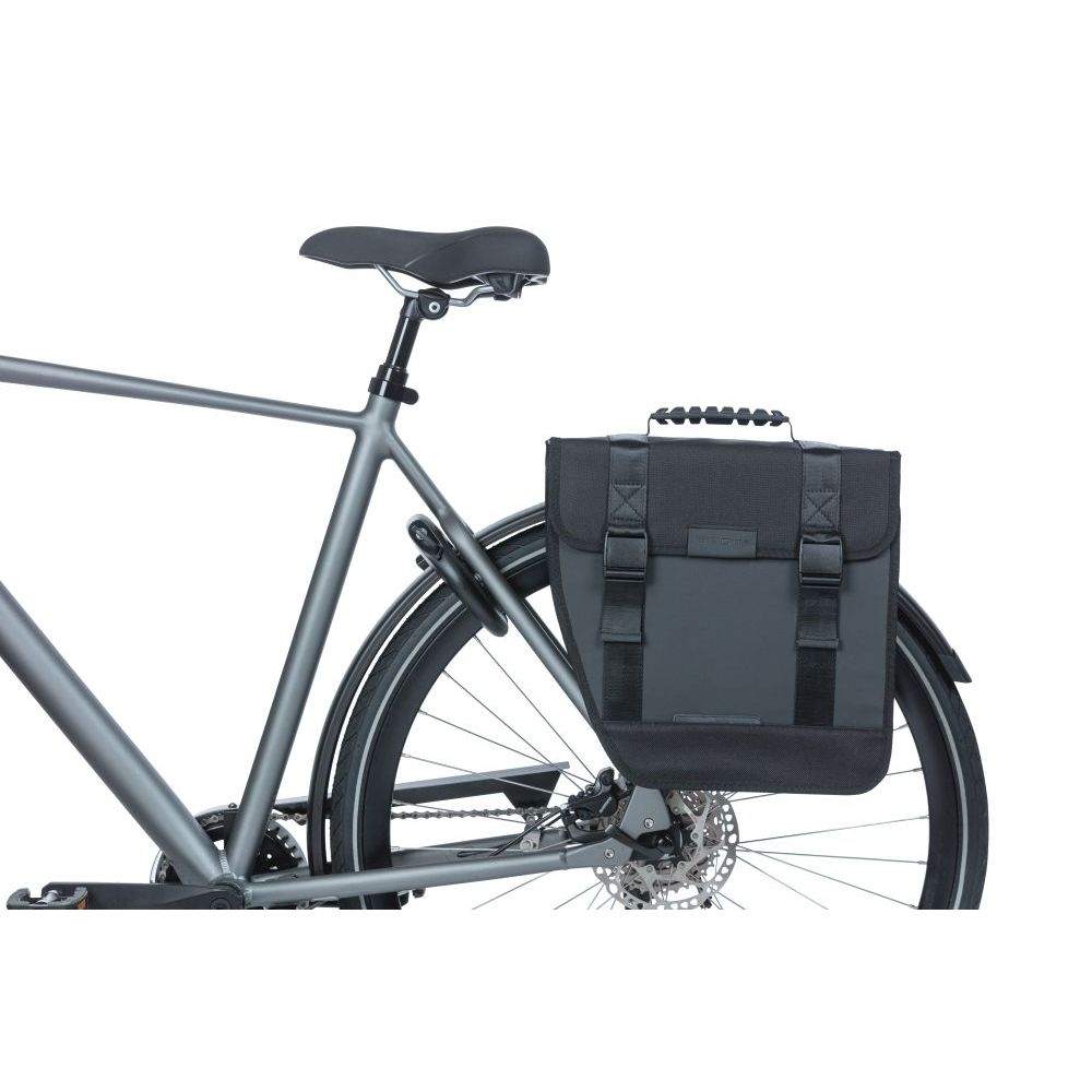 Basil Fietstas Tour Waterproof Left 14 Liter - Zwart