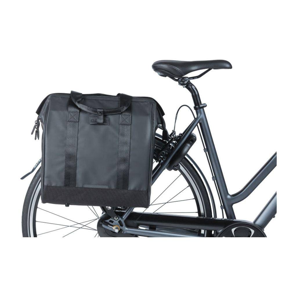 Basil Fietsshopper Grand Tarpaulin 23 Liter 34 X 19 X 35 Cm - Zwart - Le Coq Wielerartikelen