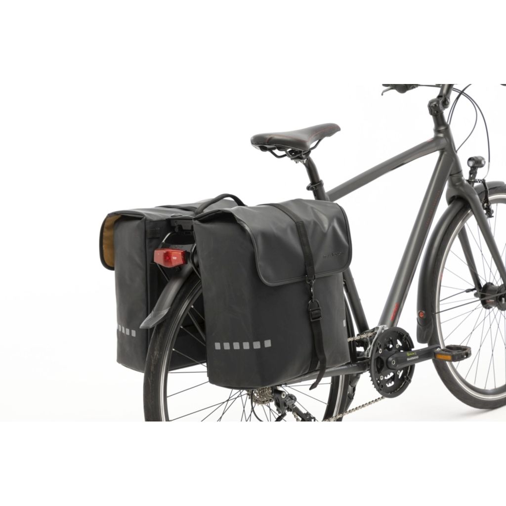 Nieuwe Looxs Odense dubbele fietstas met 39 liter inhoud, waterbestendig en geschikt voor stadsfietsen, zwart en robuust.
