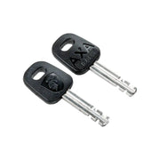 Axa Loop ART2 kettingslot met hangslot en polyester hoes, stevig en beveiligd voor fietsveiligheid.