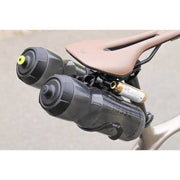 Zefal tri bidonhouder van PVC in zwart, zadelmontage met plaats voor twee bidons, geschikt voor fietsaccessoires.