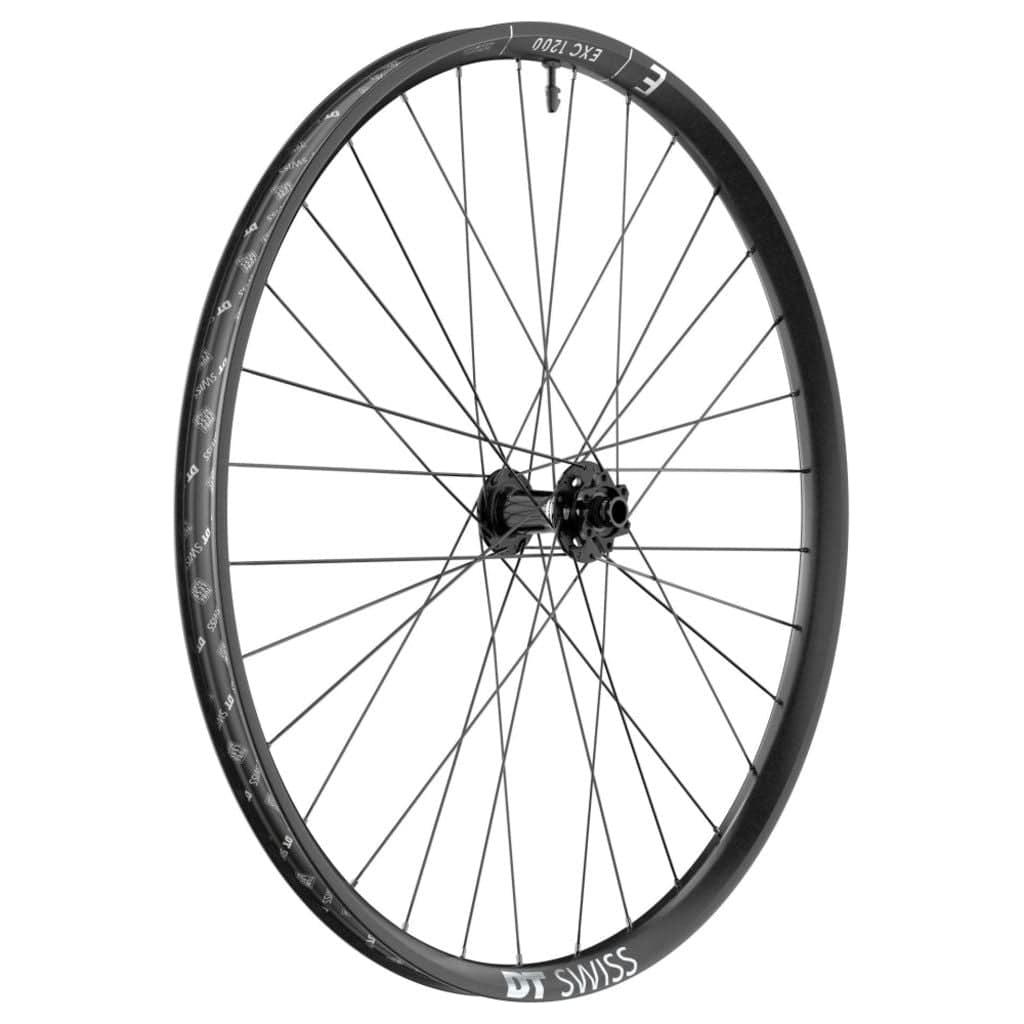 Zwart 29-inch DT Swiss EXC1200 Classic 30 Boost MTB voorwiel met disc- en IS-compatibiliteit, carbon velg en naaf.
