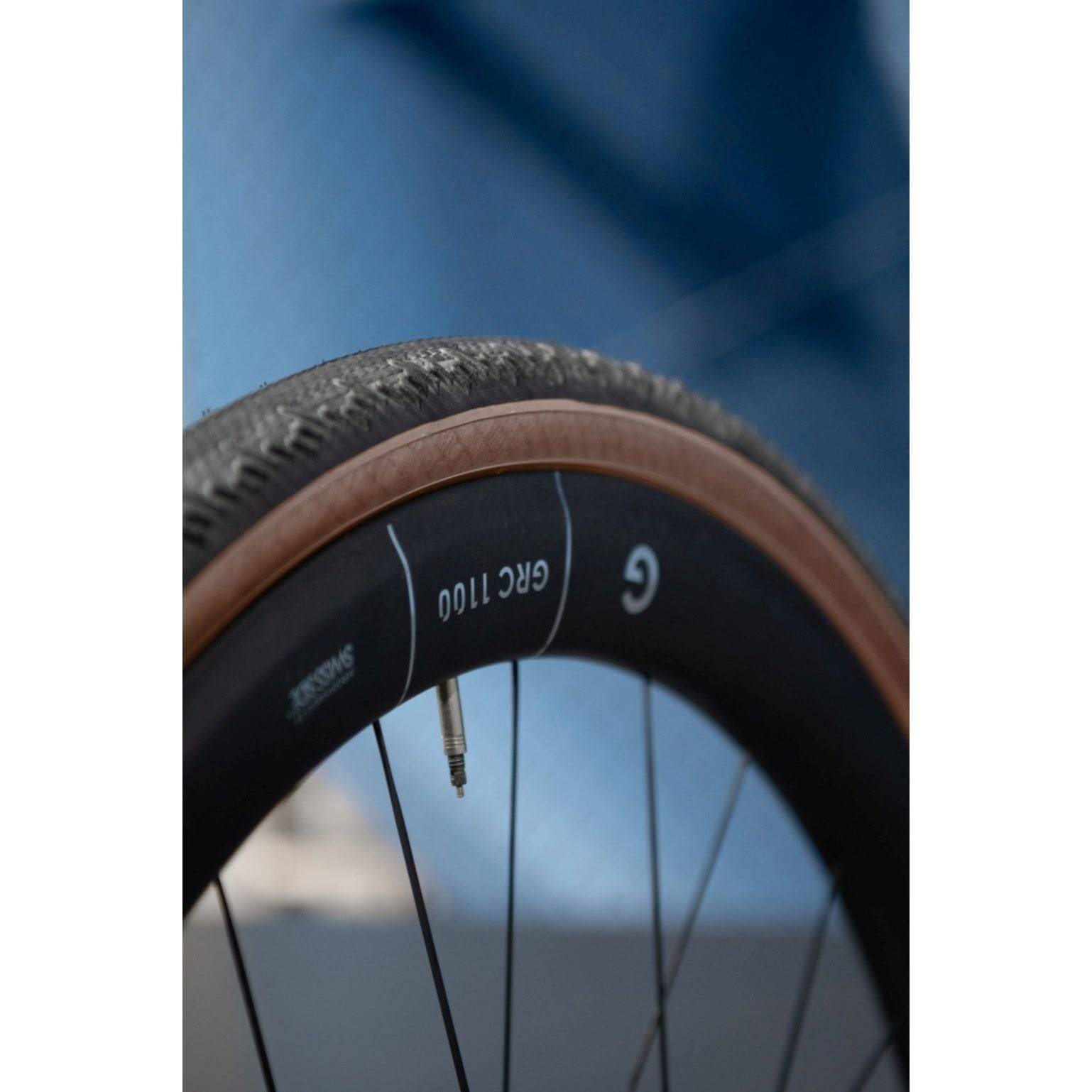 Voorwiel 28" DT Swiss GRC1100 Dicut 50 DB Disc CL Carbon Zwart - Le Coq Wielerartikelen