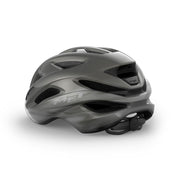 Racefiets helm MET Idolo met aerodynamisch ontwerp en verstelbare ventilatieopeningen, geschikt voor wielrenners.