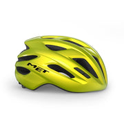 MET racefietshelm Idolo met aerodynamisch ontwerp en ventilatieopeningen, geschikt voor wielrenners.