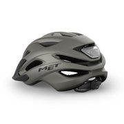 Met MET MTB helm met crossover ontwerp, urban en mountainbike stijl, met ventilatiegaten en veiligheidssterkte.