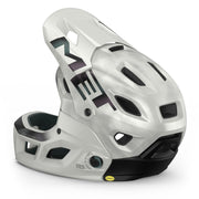 MET Parachute Mcr Mips full face fietshelm met ventilatiegaten en verstelbare riem, veilig en comfortabel voor mountainbiken.