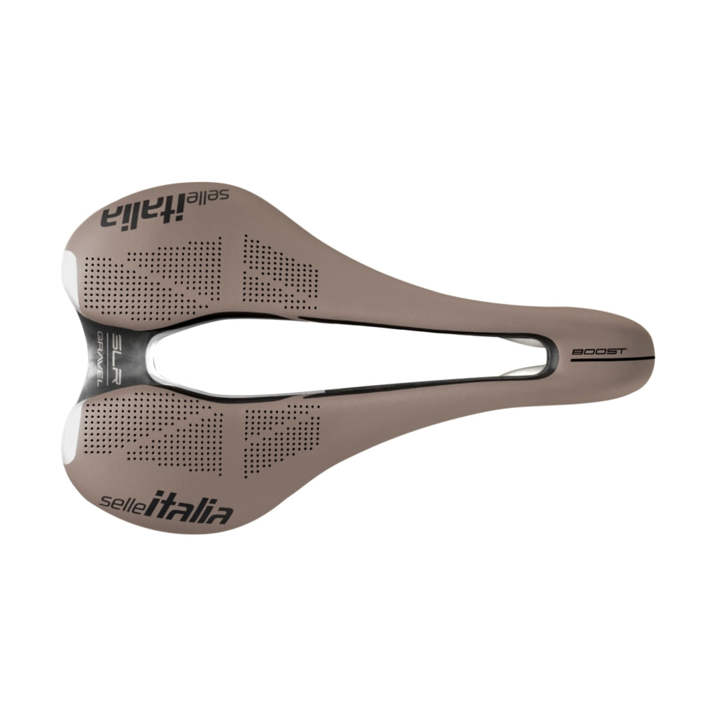 Selle Italia SLR Boost Gravel Superflow zadel met titanium rails voor racefiets en MTB, licht en ergonomisch ontworpen.