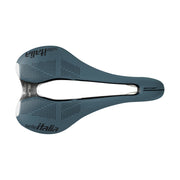 Selle Italia SLR Boost Gravel Superflow zadel met titanium rails voor racefiets en MTB, lichtgewicht en ergonomisch ontworpen.