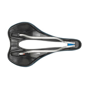 Selle Italia SLR Boost Gravel Superflow racefiets- en MTB-zadel met titanium rails, lichte en ergonomische zitvlakte.