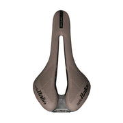 Selle Italia Flite Boost Gravel Superflow zadel Fibra-Tek met Ti 316 rails, geschikt voor racefietsen en MTB's.