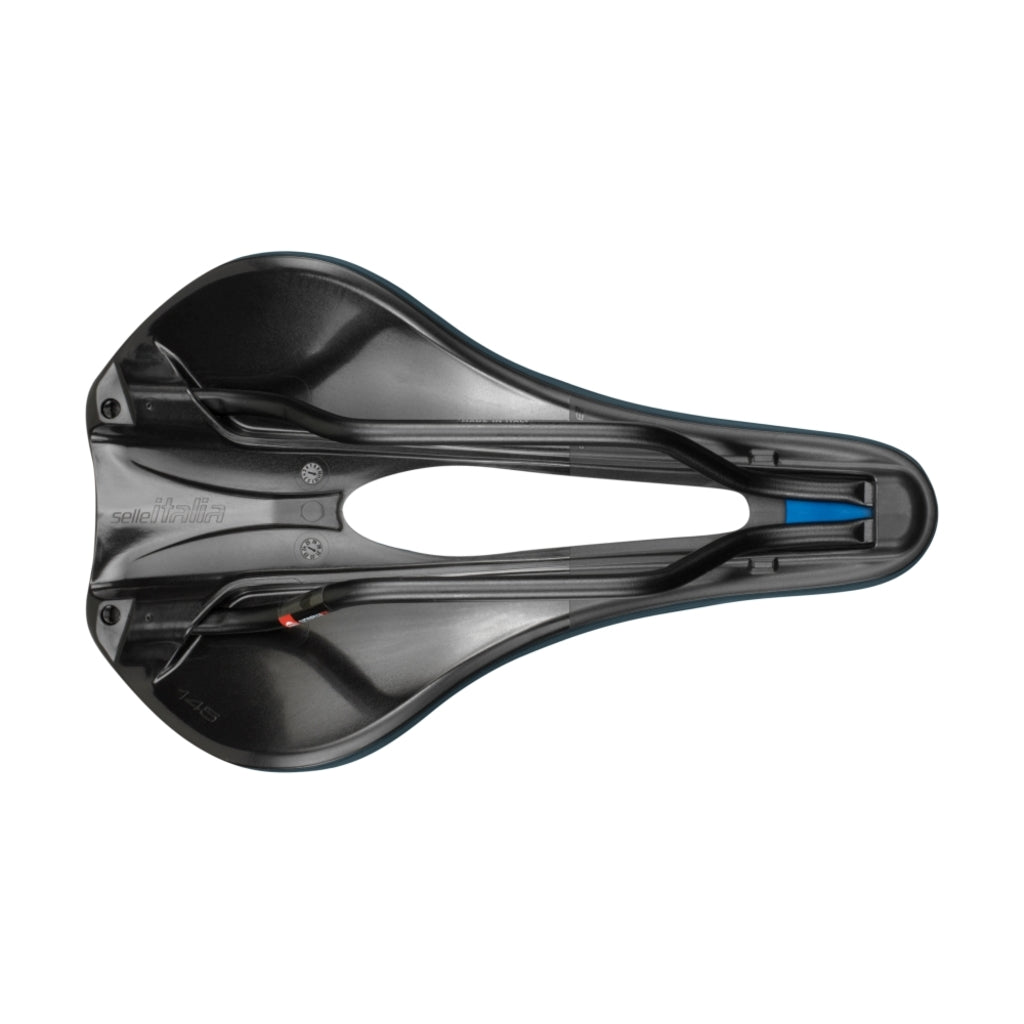 Selle Italia Novus Boost Evo Superflow racefiets en MTB zadel met comfortabele vorm en ademend ontwerp, geschikt voor wielrennen en mountainbiken.