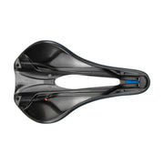 Selle Italia Novus Boost Evo Superflow racefiets en MTB zadel met comfortabele vorm en ademend ontwerp, geschikt voor wielrennen en mountainbiken.