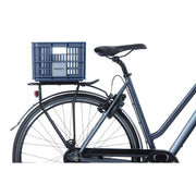 Basil Crate S 17,5 liter gerecyclede fietskrat met handvatten, geschikt voor fietsendragers en transport.