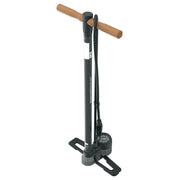 Zwarte SKS Rennkompressor NXT vloerpomp met staalconstructie en manometer voor fietsbanden, zichtbaar op de afbeelding.
