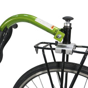 Groene Burley Piccolo aanhangfiets met 7 versnellingen en 20-inch wielen, geschikt voor kindertransport.