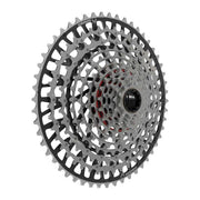 Zwarte Sram Xs1297 T A1 12-speed cassette met 10-52T tandwielen voor mountainbiken, zichtbaar met tandwielen en laadmechanisme