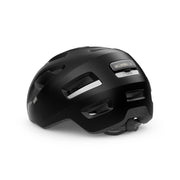 E-bike helm van MET met ventilatiegaten en verstelbare riem, ontworpen voor veilig en comfortabel fietsen.