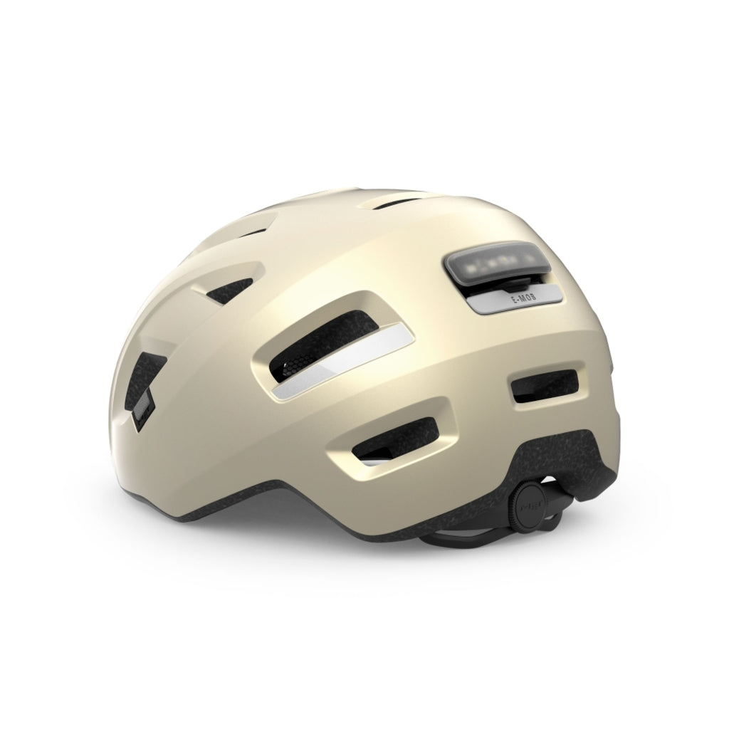 E-Mob MET fietshjelm voor e-bike rijden, lichtgewicht en veilige helm met ventilatieopeningen voor comfort en bescherming.