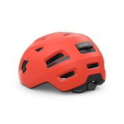 E-Bike helm van MET met ventilatiegaten en verstelbare riem, ontworpen voor veiligheid en comfort tijdens het fietsen.