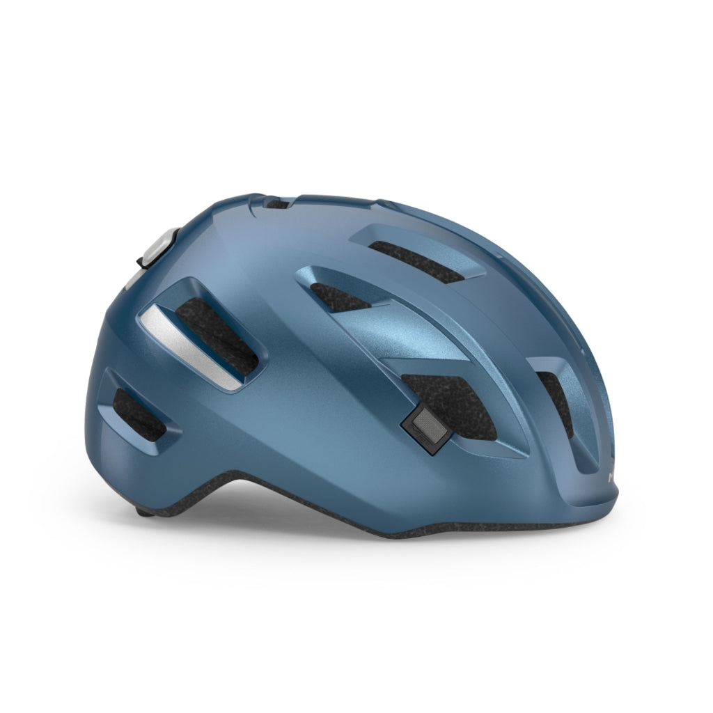 Met E-Bike helm van MET met verstelbare riem en ventilatieopeningen, geschikt voor elektrisch fietsen.