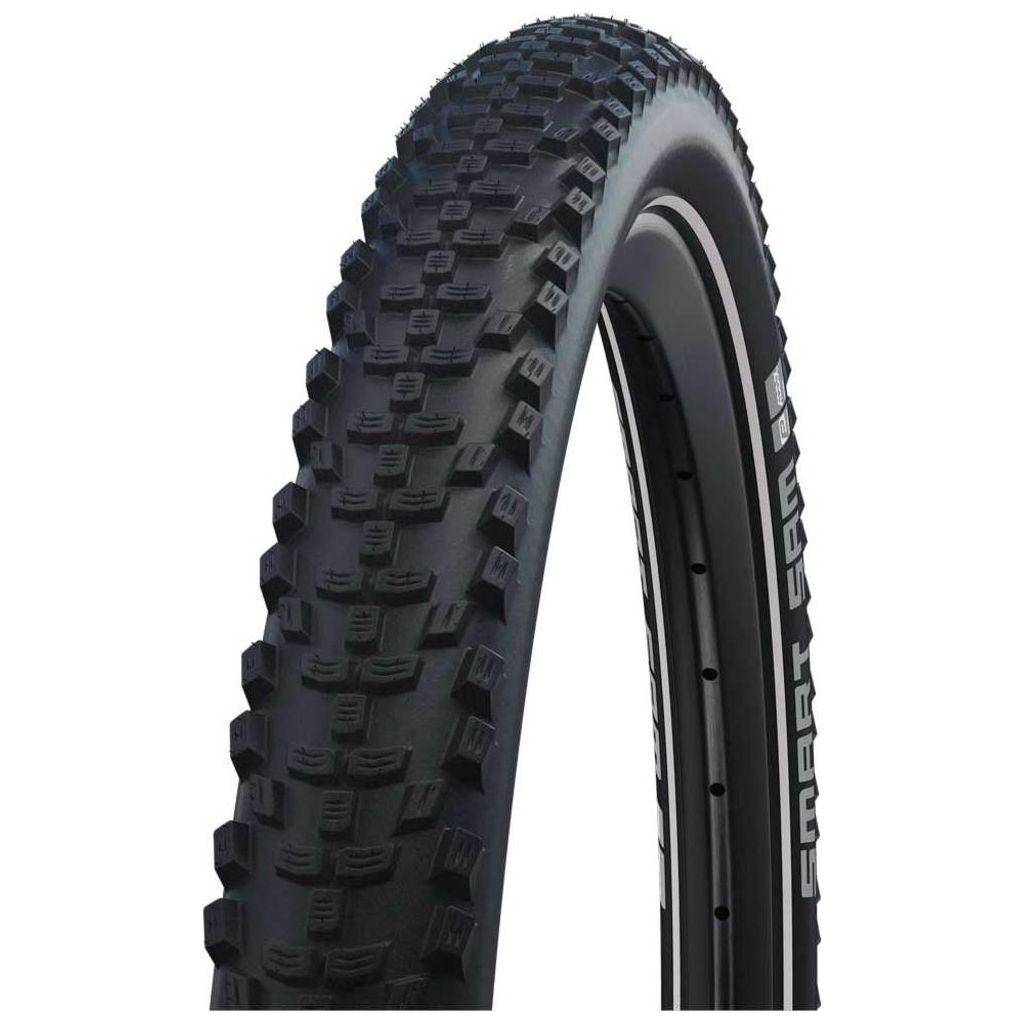 Zwarte Schwalbe MTB buitenband 29" Smart Sam ADDIX Performance met reflectie, geschikt voor mountainbikes, zichtbaar in de afbeelding.