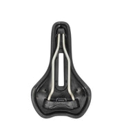 Zwart Selle Royal Ellipse Athletic fietszadel voor urban life, met comfortabele zitting en stevige bevestiging, op een fiets gemonteerd