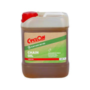 CyclOn Plantaardige Kettingolie voor smeermiddelen, zichtbaar in de fles met olie en ketting op de afbeelding.